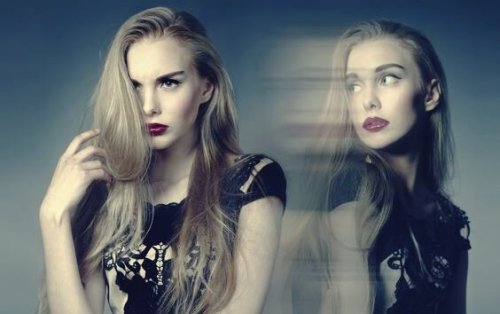 Misundelig kvinde illustrerer manipulerende mennesker