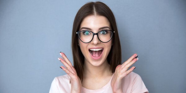 Overraskelse kommer som reaktion på noget uventet