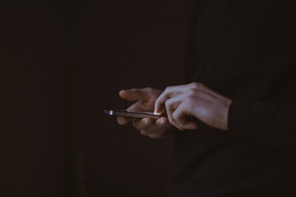 Person på smartphone