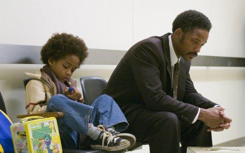 Will Smith spiller Chris Gardner, der forsøger at give sig selv og sin søn et bedre liv
