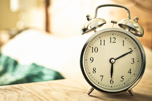 En ur viser, hvordan man kan stå tidligt op