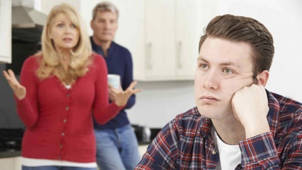 Forældre, der er frustreret over søn, som er finansielt afhængig