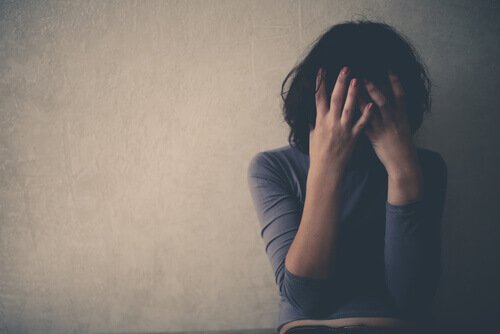 Følelsesmæssigt misbrug og angst: Hvordan er de forbundet?