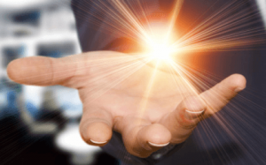 Hvad er indflydelsen af teorien om de tre grader af påvirkning?