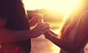 Sådan kommer du tæt på en introvert person