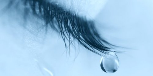 Øjenvipper med en tåre - det kan gøre ondt at acceptere din mørke side