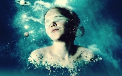 Denne kvinde med øjnene dækket repræsenterer galskab i historien om følelsernes oprindelse.