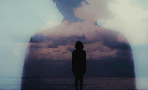 Silhuet af person foran horisont