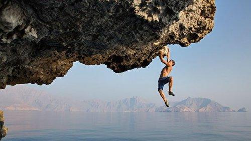 Alex Honnold klatrer helt uden udstyr og sikkerhed