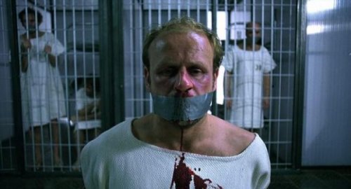 Fangerne udsættes for grov mishandel