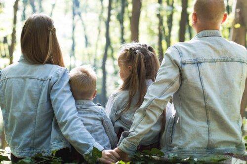 Familie i skov