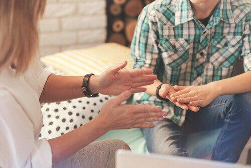 Kvinde anvender overtalelsesteknikker overfor mand