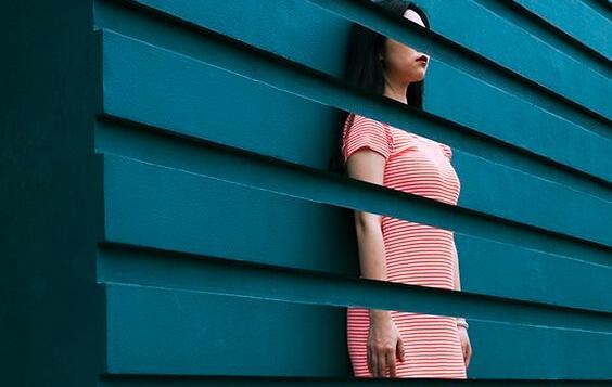 Kvinde, der er skåret over flere steder