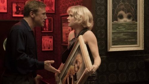 kvinde med maleri diskuterer med mand i filmen Big Eyes