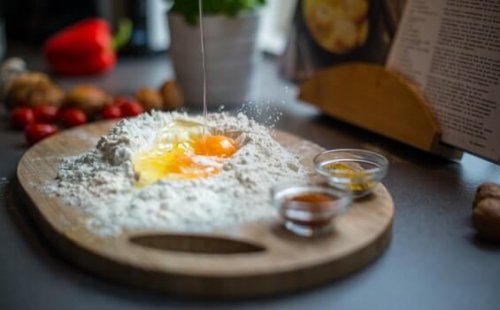 Æg i mel illustrerer madlavning som terapi