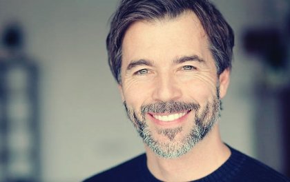 Smilende mand symboliserer ærlige mennesker