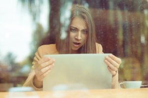 Psykologien bag trolls på sociale medier