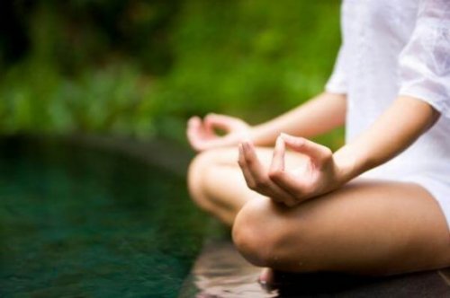 Årsagerne til, at meditation forbedrer hverdagen