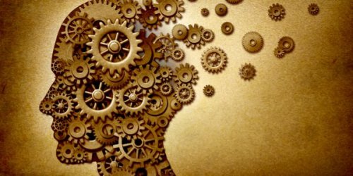 hoved med tandhjul symboliserer hukommelsens syv synder