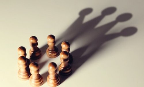 5 kognitive fordomme, der favoriserer personer med magt