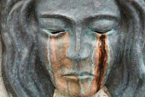 Grædende statue illustrerer det svære ved at håndtere frygt