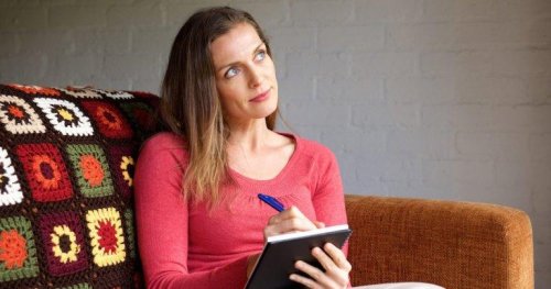 kvinde i gang med selvevaluering for at regulere følelser