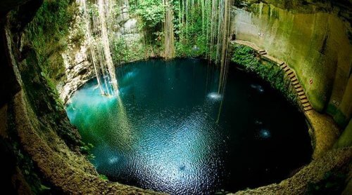 En mexicansk cenote i Yucatan