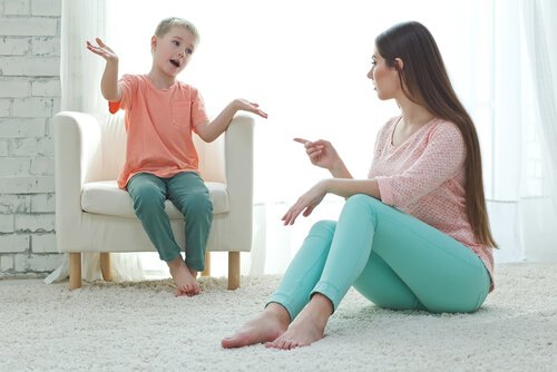 Mor bruger distrahering overfor søn
