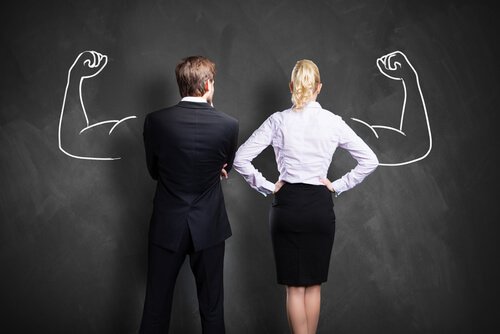 Personer med tegnede stærke arme symboliserer ambition