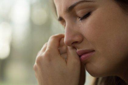 Tårer kan være en måde at udlede følelser på som del af katarsis i psykologi