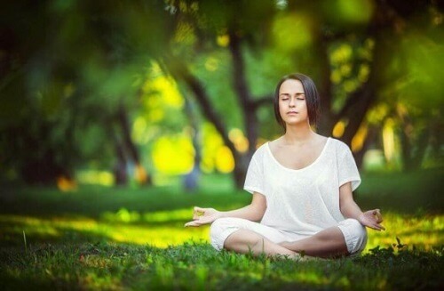 6 enkle meditationsøvelser til at komme af med stress