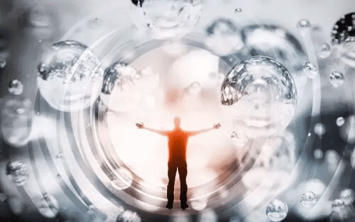 Mand i en tunnel af dråber