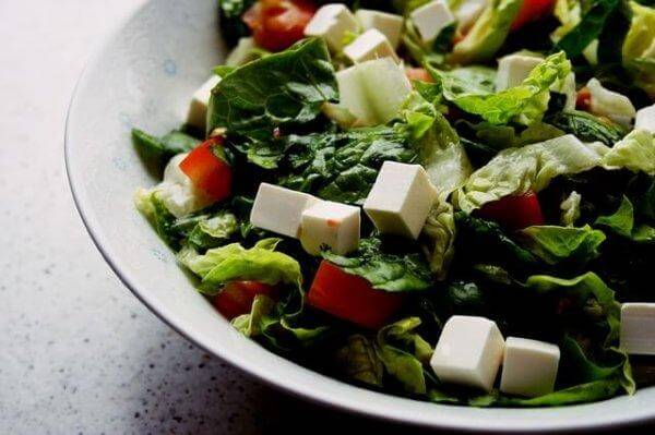 En sund salat kan være med til at bevare energien
