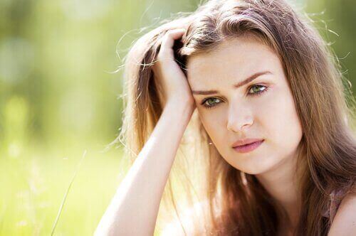 En kvinde reflekterer over sit liv