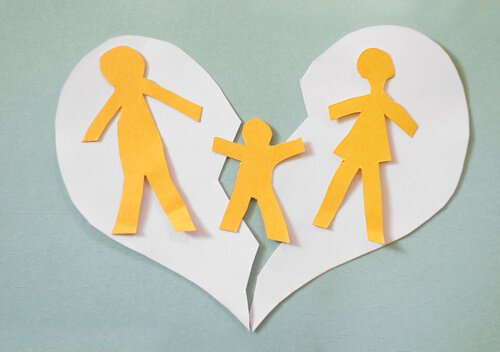 Separation og skilsmisse vises som hjerte, der rives itu, med familie indeni
