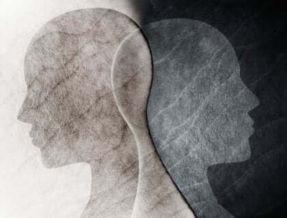 to ansigter vendt væk fra hinanden