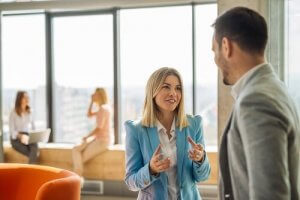 Lær mere om psykologien bag overtalelsesteknikker