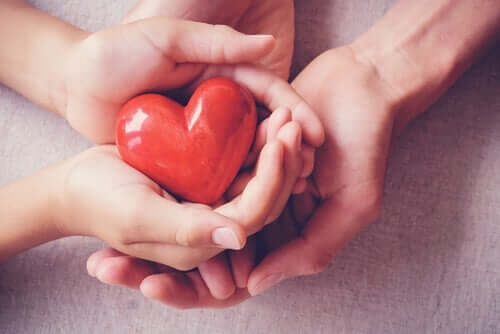 et hjerte i et par hænder symboliserer medfølende empati