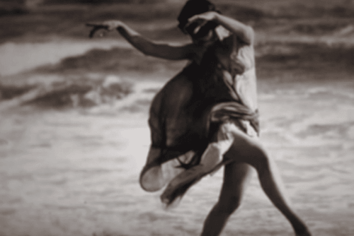 Isadora Duncan danser på strand
