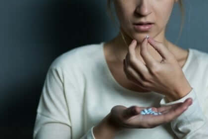Kvinde tager pille, men frygter vægtøgning forbundet med psykoaktive stoffer