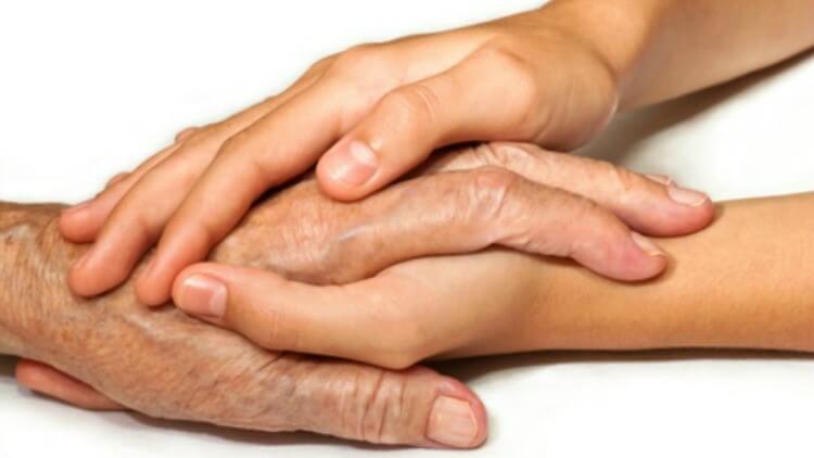 To hænder rører ved hinanden