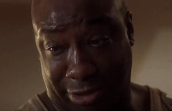 John Coffey i The Green Mile ser ned med tårer i øjnene