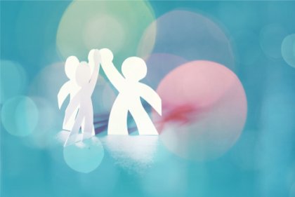 papirmennesker, der giver high five