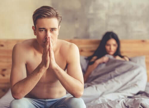 Par i seng er frustreret over rejsningsbesvær