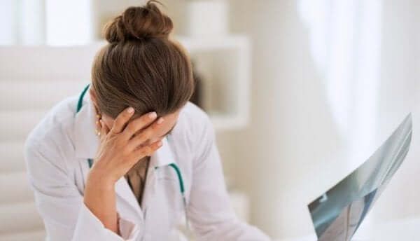 Arbejdsrelateret udmattelse rammer kvindelig læge