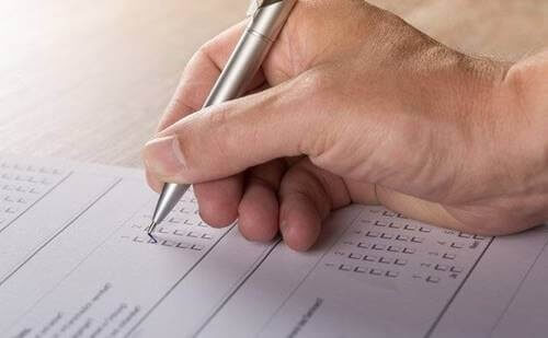 Den kognitive og affektive empati-test udfyldes af person
