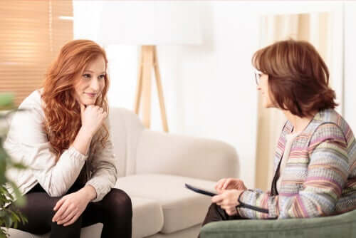 Terapeut anvender kognitiv adfærdsterapi på kvinde med tokofobi