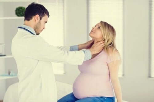 Skjoldbruskkirtlen og graviditet: Er de relateret?