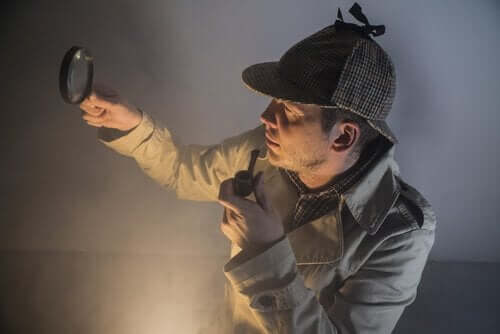 detektiv med forstørrelsesglas