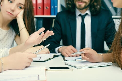 Kollegaer holder møde